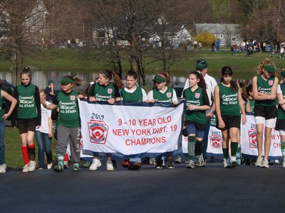 Last year's champs lead the Little League parade