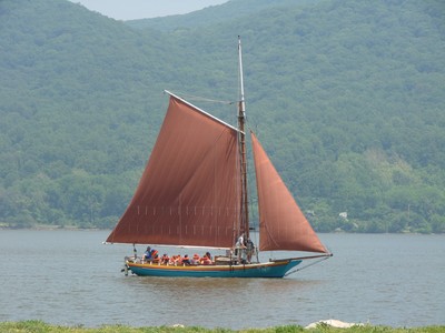 The sloop, the Woody Guthrie, offered free rides to festival-goers.