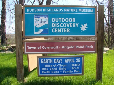 The park shares an entry way with the Hudson Highlands Nature Museum.