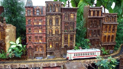 The model train passes tenements in lower Manhattan.  Photo by Phil Hopp.