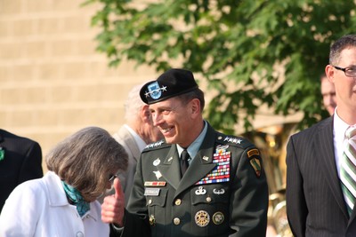 General Petraeus gives a thumbs up to someone in the audience. Photo by Maureen Moore.