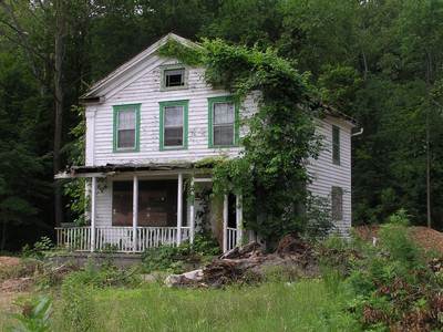 Old Forge Hill Road House photo by Frank Ostrander.