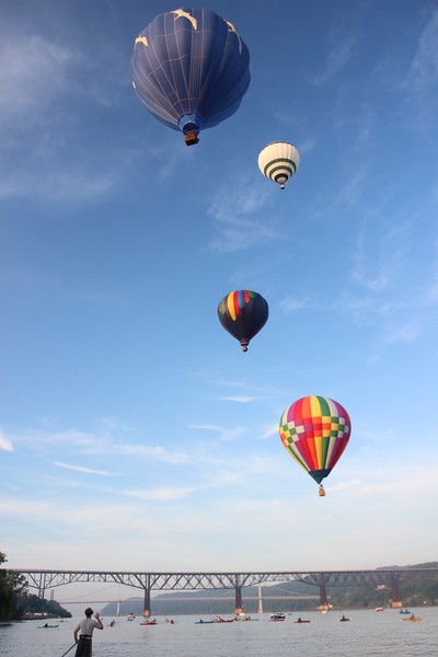 Photo by Maureen Moore. Balloon Festival over the Hudson 2.