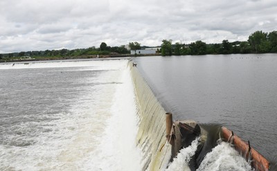 Hudson River water spilling over the dam portion of the Troy Lock and Dam in Troy, New York. Credit: Michael Embrich, Public Affairs, New York District, USACE.