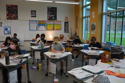 Students in a learning studio in one of the Learning Neighborhoods. Credit: JoAnne Castagna, Public Affairs.