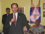 Spitzer campaigned in Cornwall-on-Hudson in 2006.