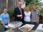 Congressman John Hall enjoyed some apple crisp with co-op volunteers.