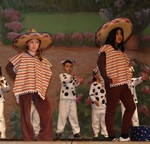 The Mexican dancers sing 